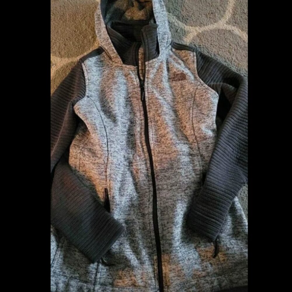 Womens Size Small The North Face Brand. Flawed see pictures and description